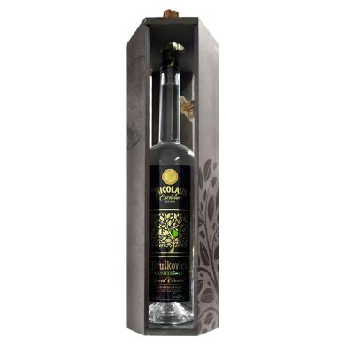 St. Nicolaus Premium Hruškovica Conference 1,5l 42% + drevená kazeta